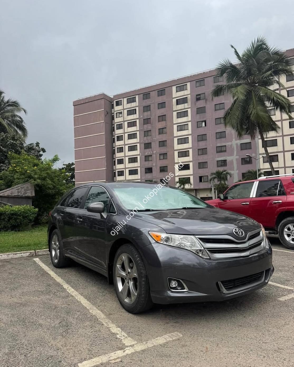 Drive Home a Flawless 2010 Toyota Venza