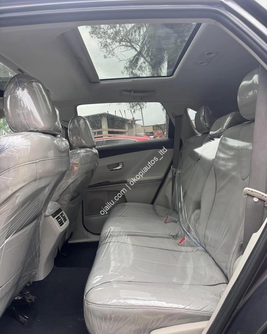 Drive Home a Flawless 2010 Toyota Venza