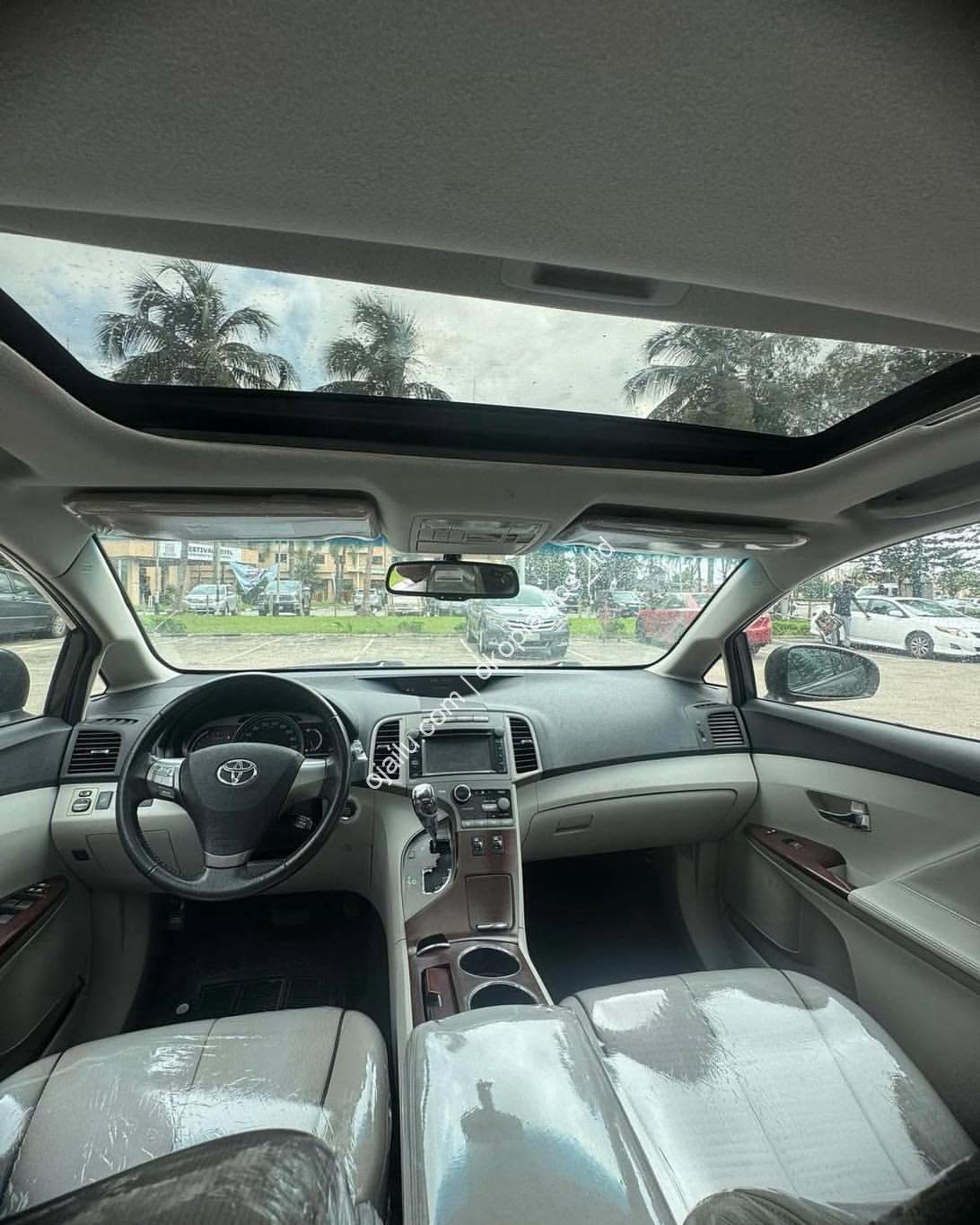 Drive Home a Flawless 2010 Toyota Venza