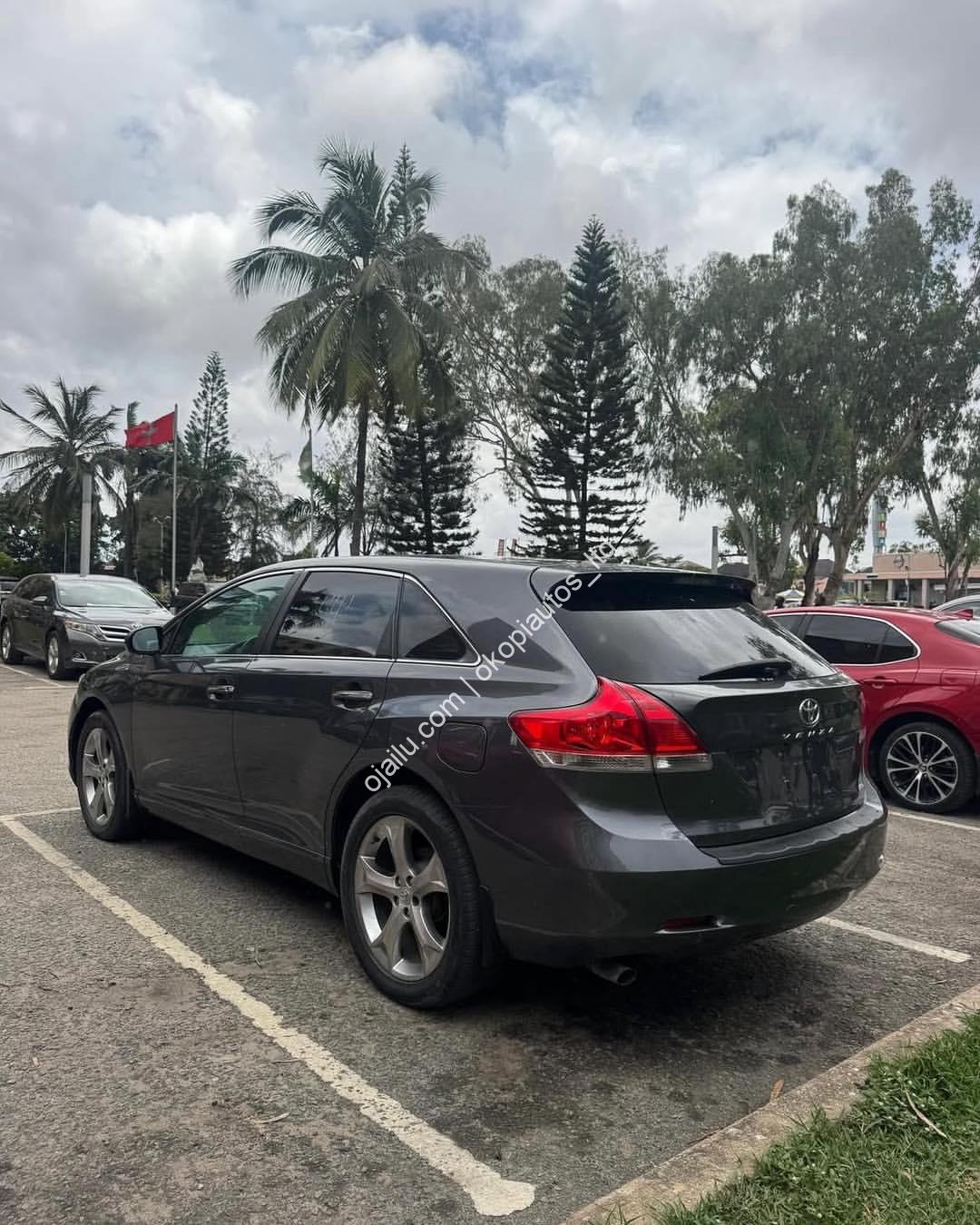 Drive Home a Flawless 2010 Toyota Venza