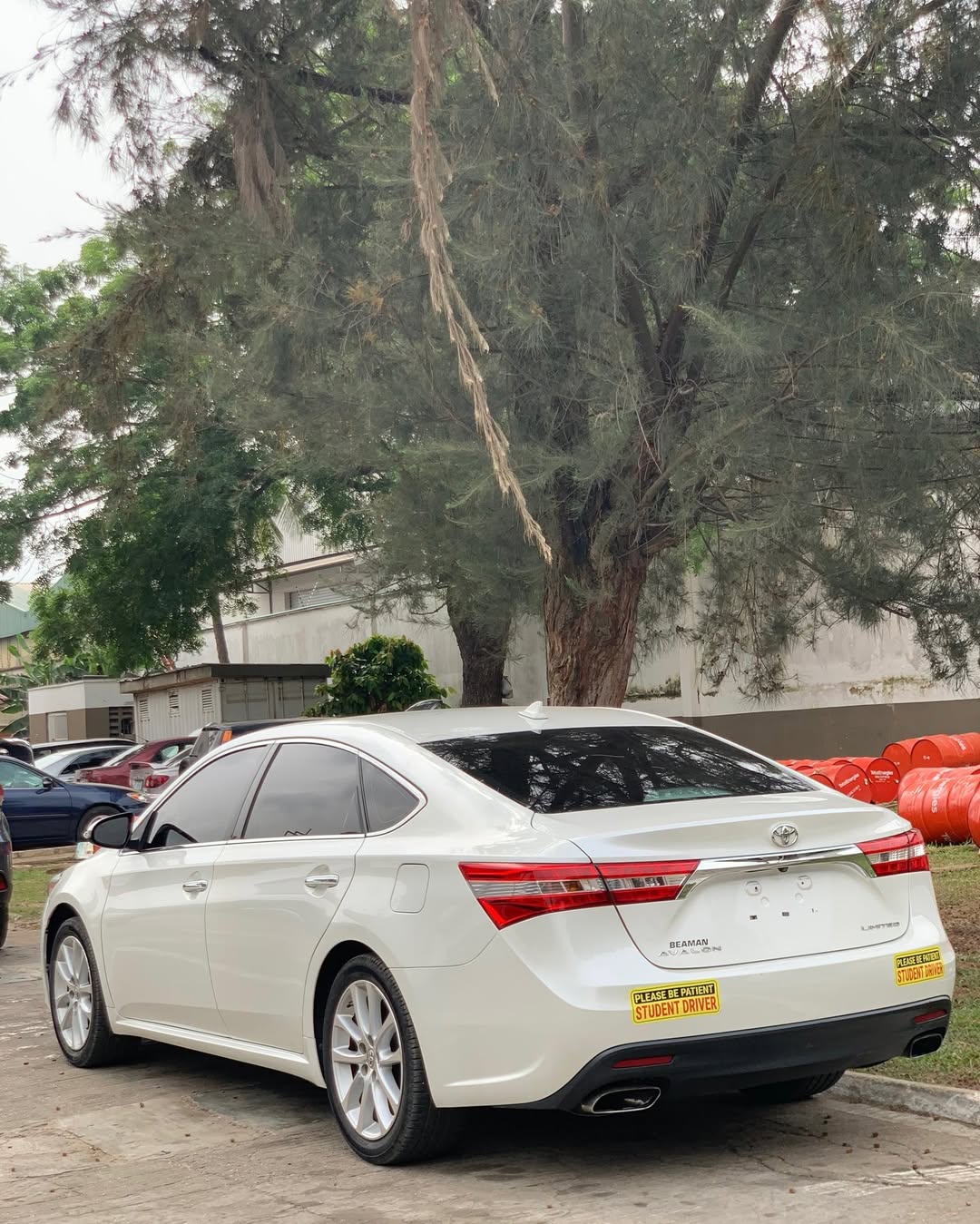 Luxury Loaded 2013 Avalon: Premium Features, Clean Title