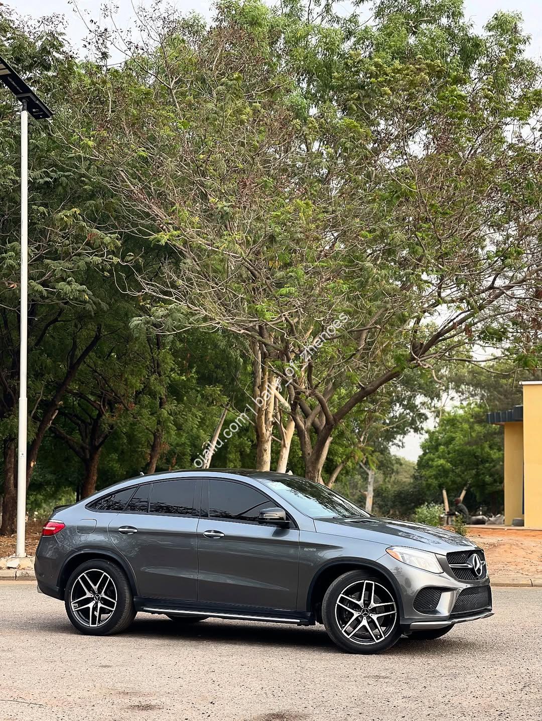 Twin-Turbo AMG Luxury: 2017 GLE43