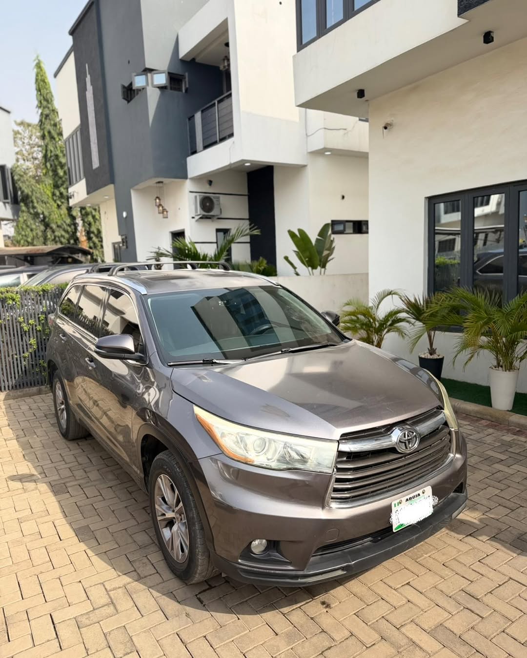 Luxury 2016 Toyota Highlander V6 – Pristine & Loaded