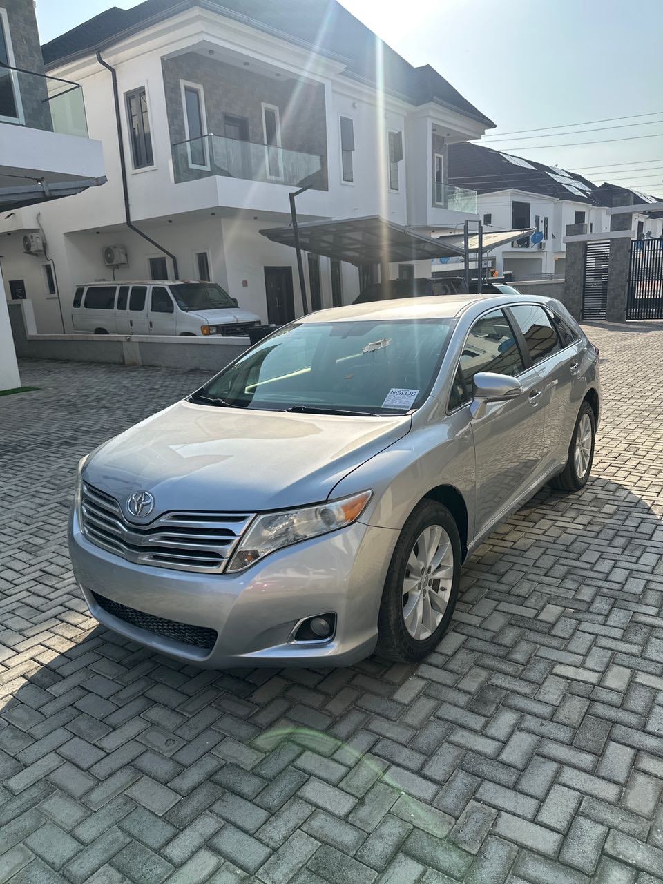 2015 Toyota Venza: Luxury SUV, Ready to Drive