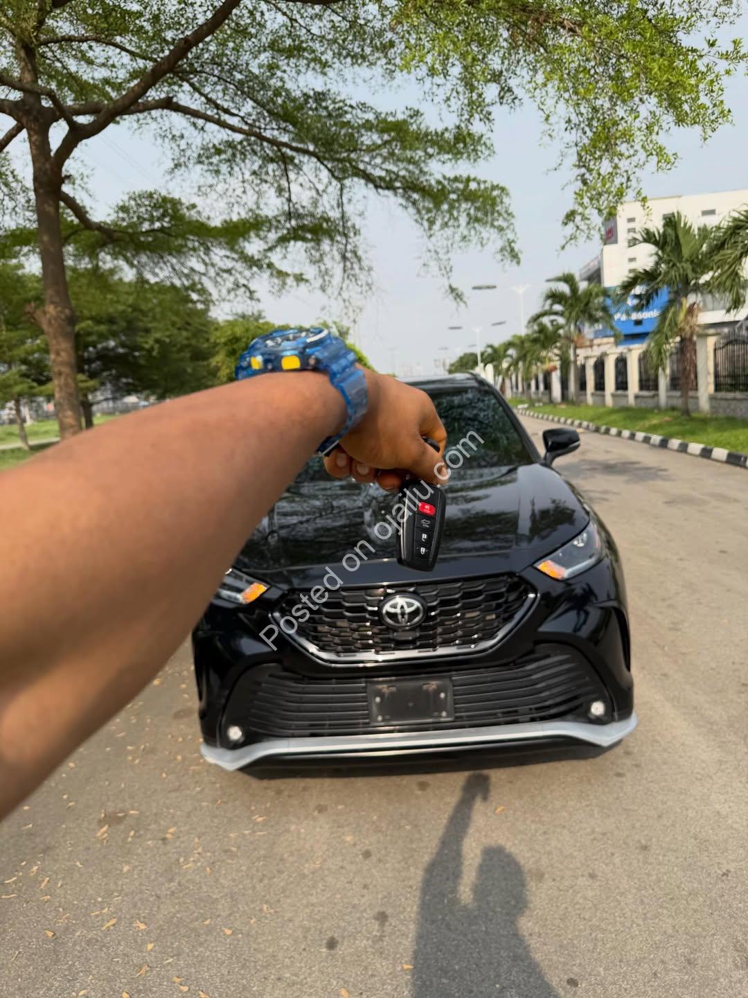 2022 Highlander XSE: Full Option Luxury, Accident-Free