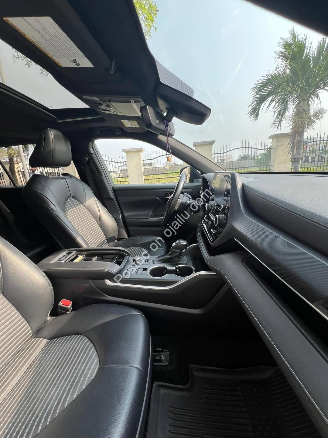 2022 Highlander XSE: Full Option Luxury, Accident-Free