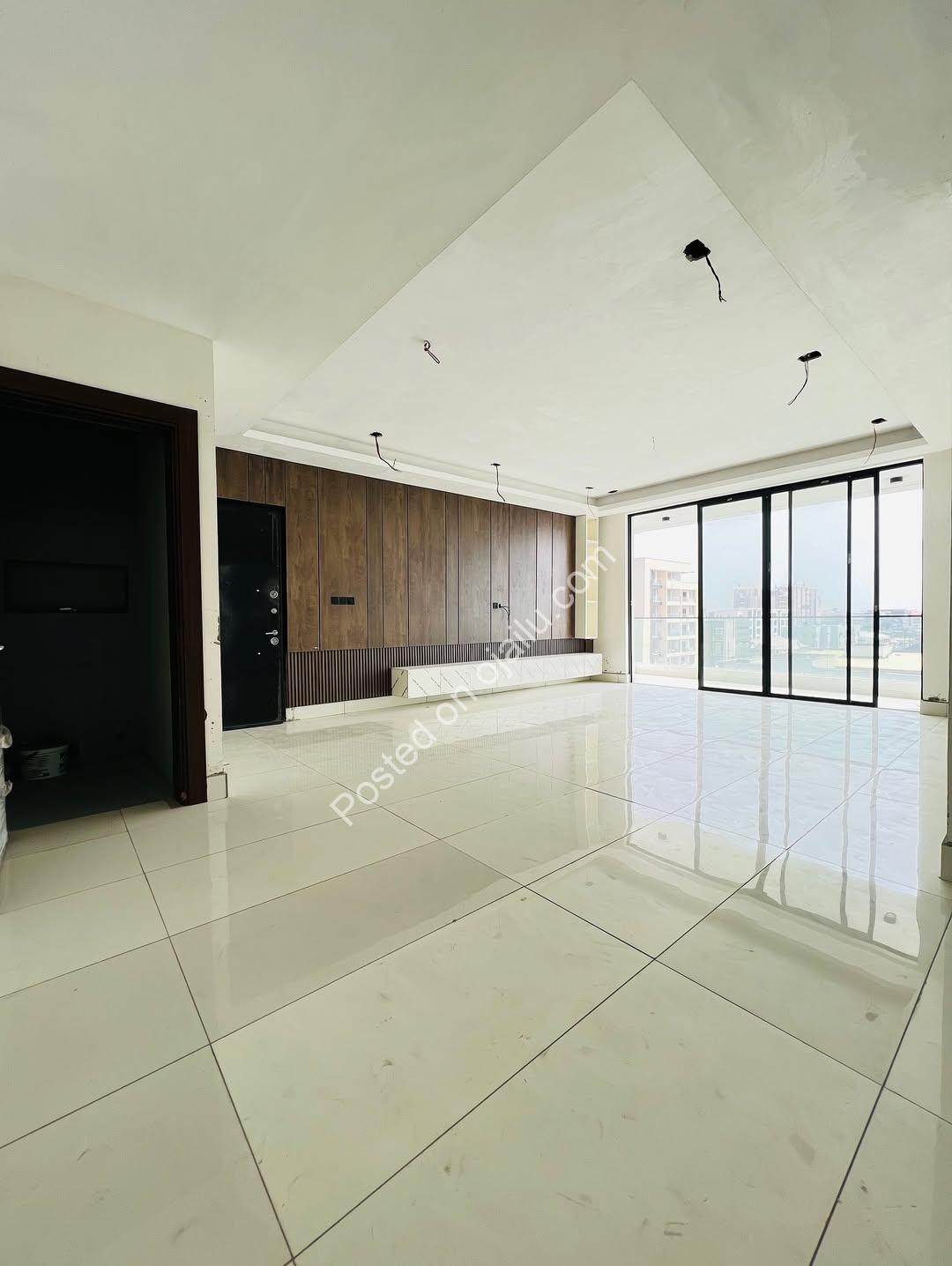 Sleek Ikate Haven: Rooftop Views & 24/7 Luxury