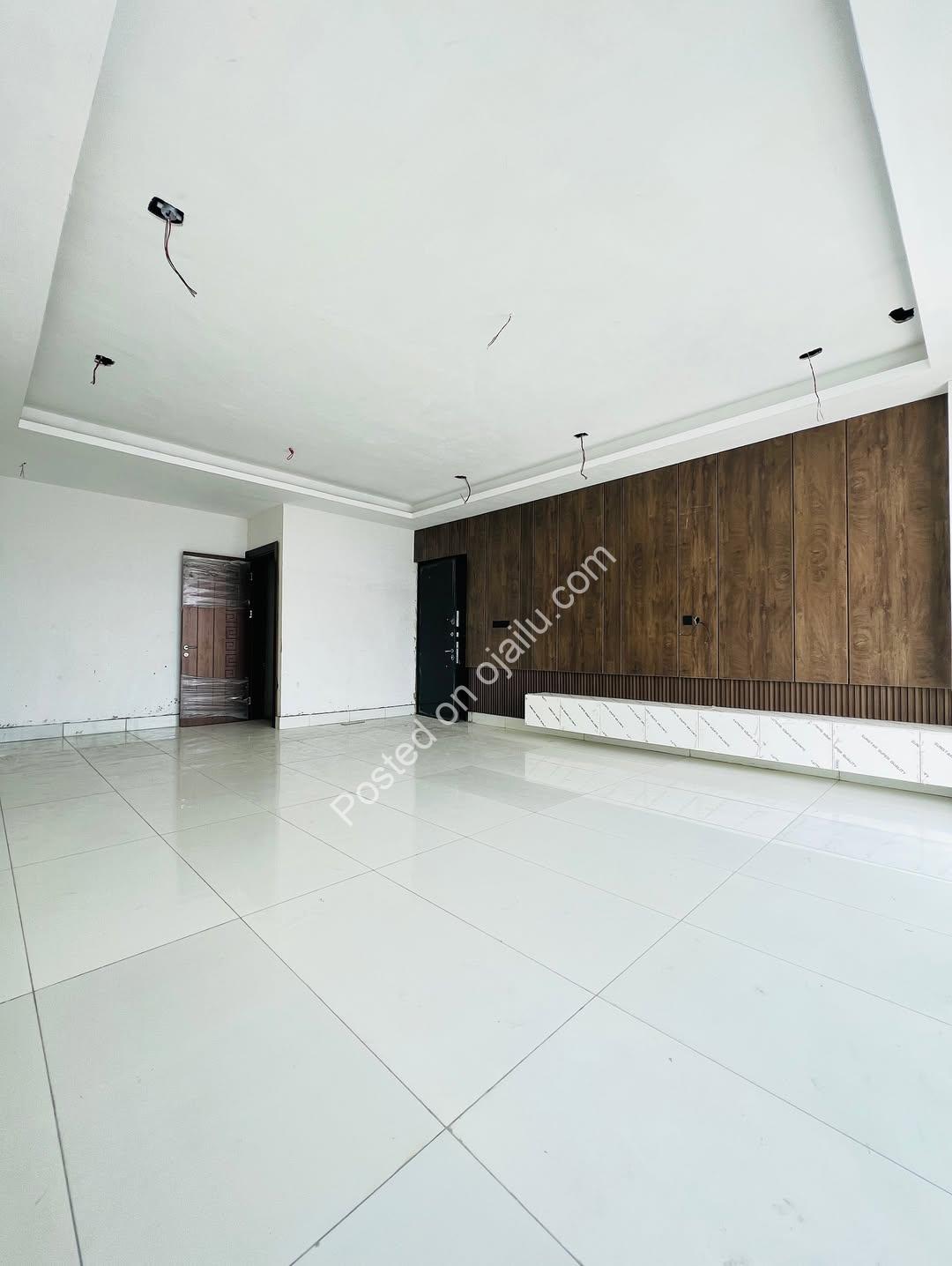 Sleek Ikate Haven: Rooftop Views & 24/7 Luxury