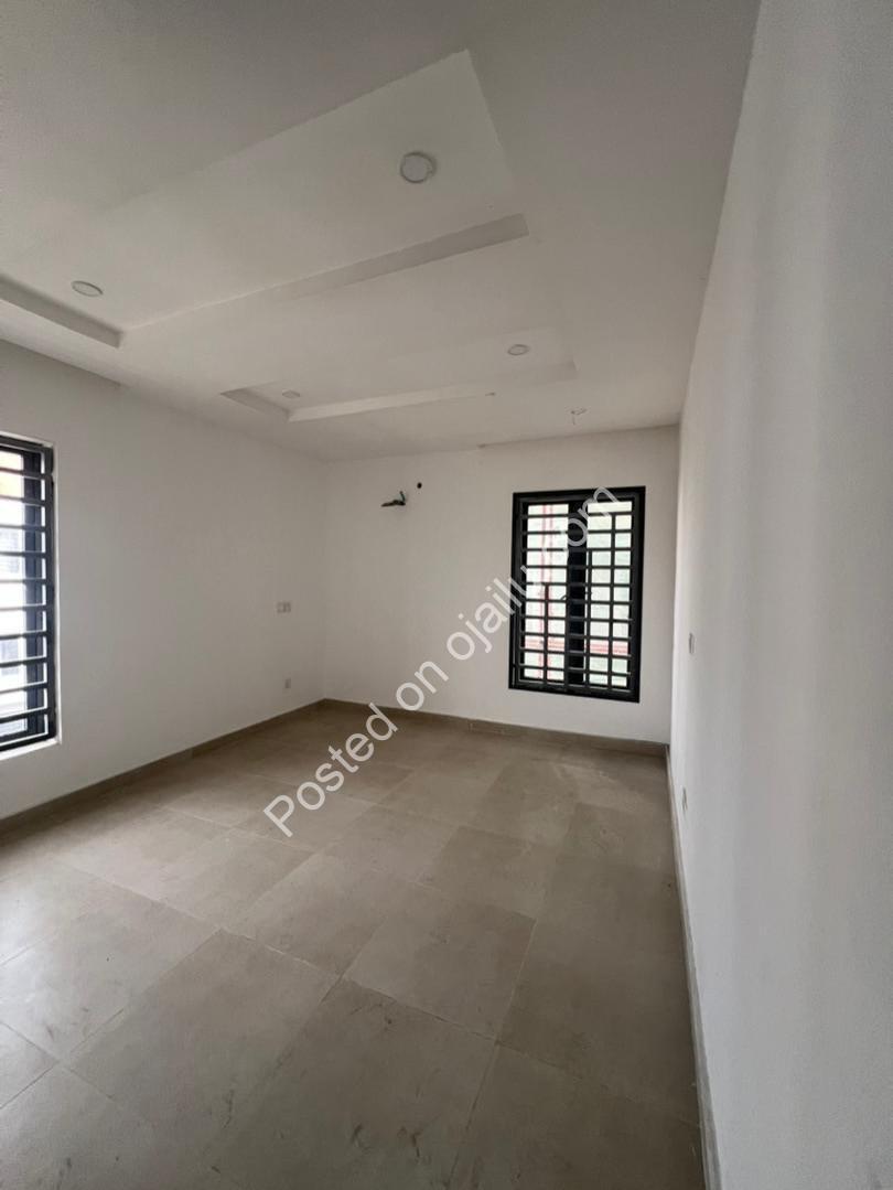 Lekki’s Finest: 4-Bedroom Haven with Cinema & Elevator