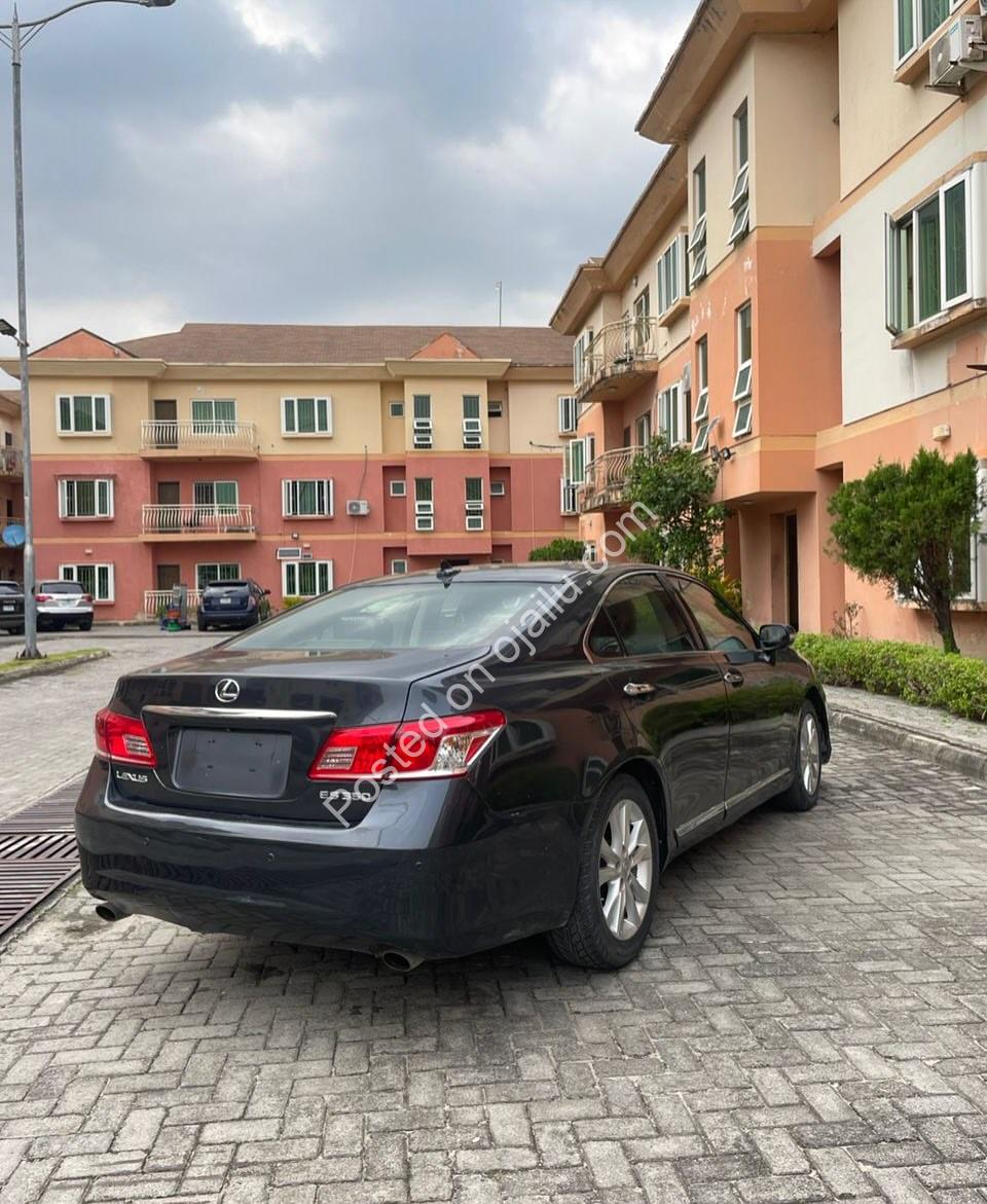 Luxury Lexus ES350: Sunroof & Tech for 13M Naira