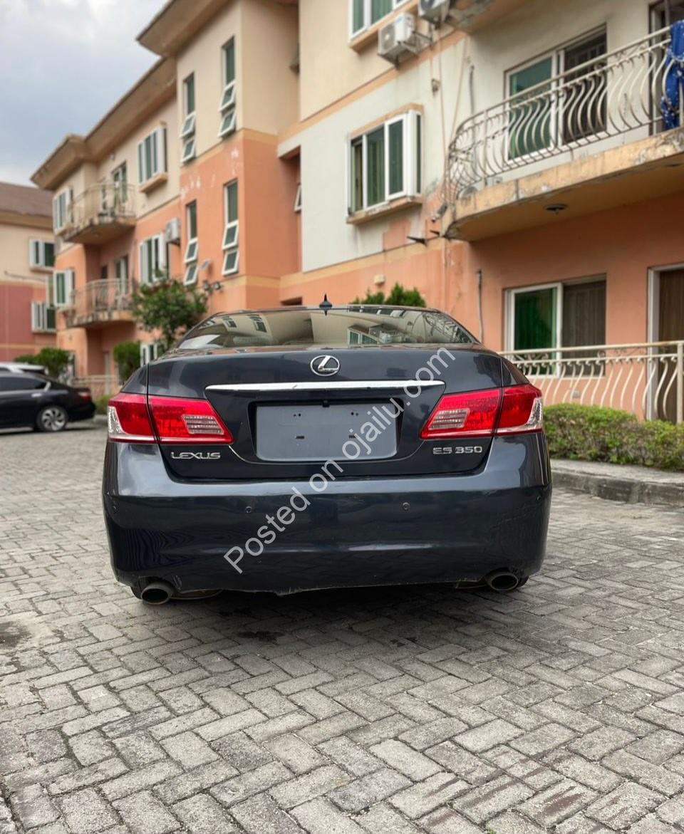 Luxury Lexus ES350: Sunroof & Tech for 13M Naira