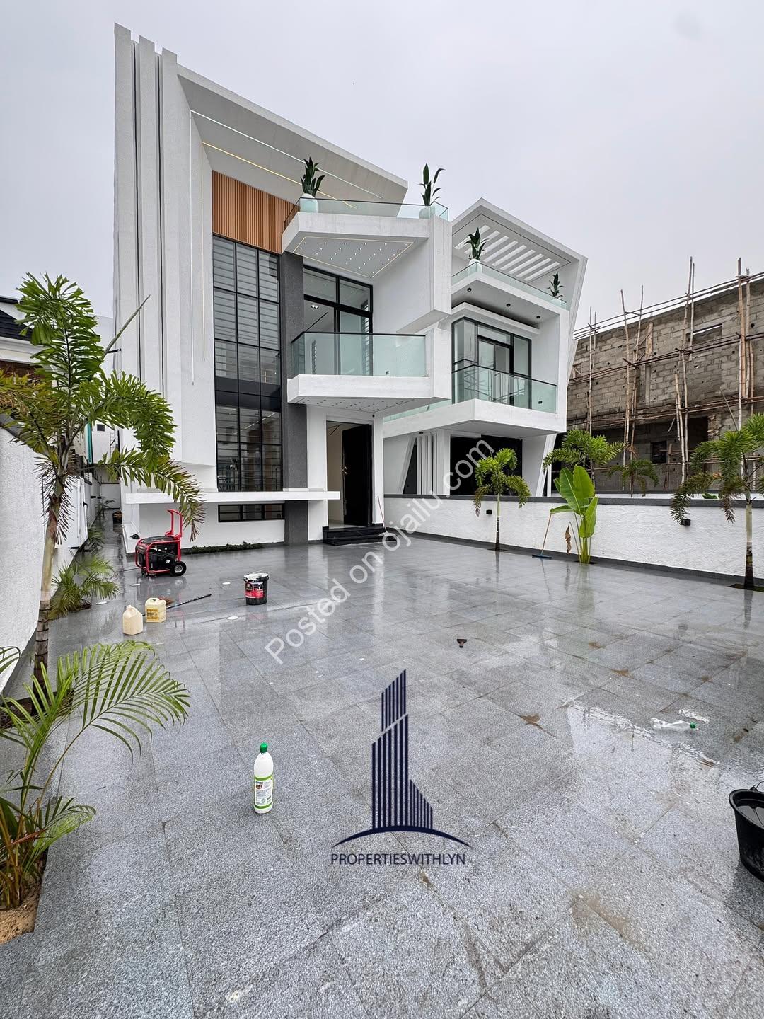 Lekki’s Ultimate 5-Bed Haven with Private Pool