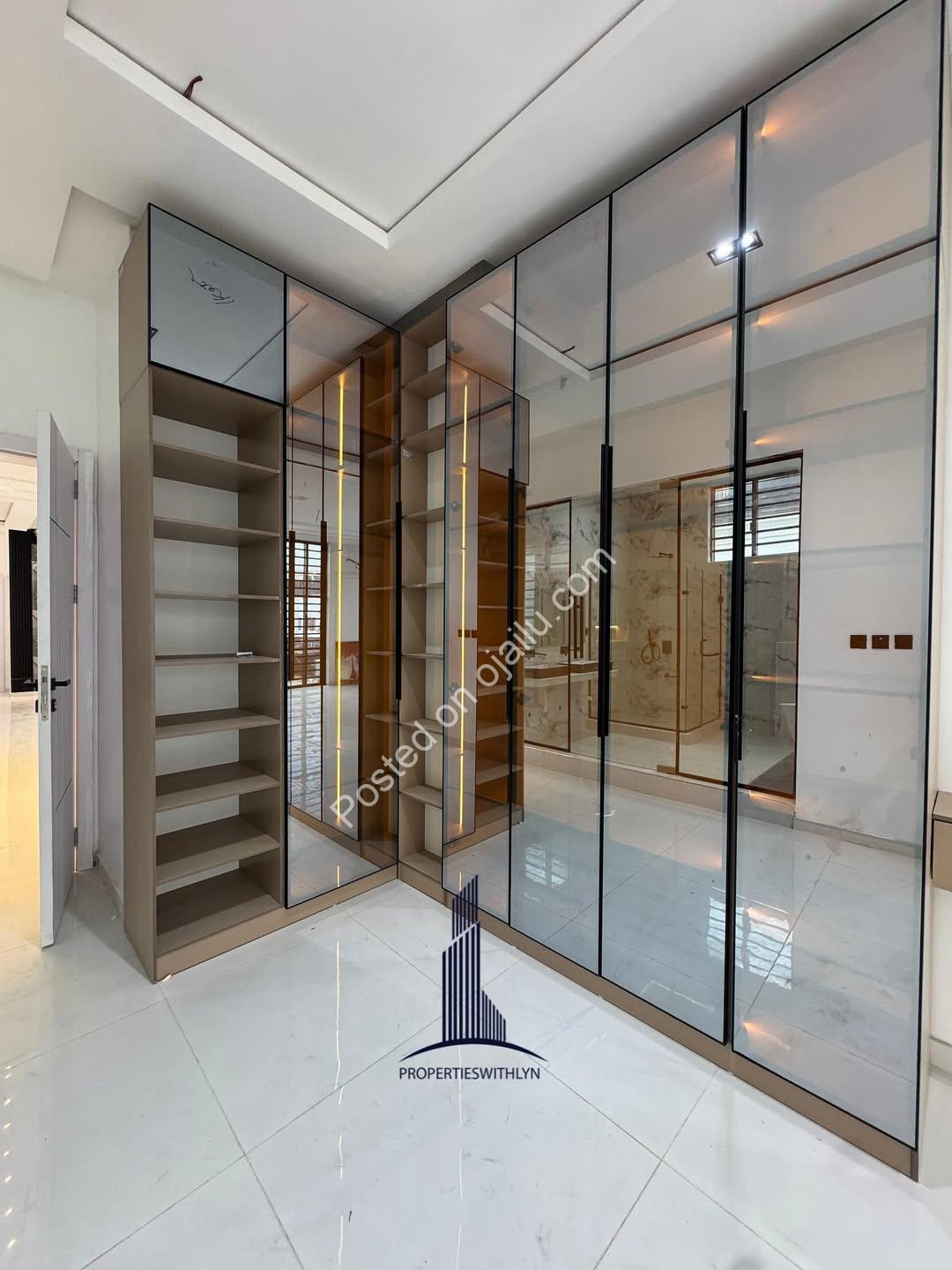 Lekki’s Ultimate 5-Bed Haven with Private Pool