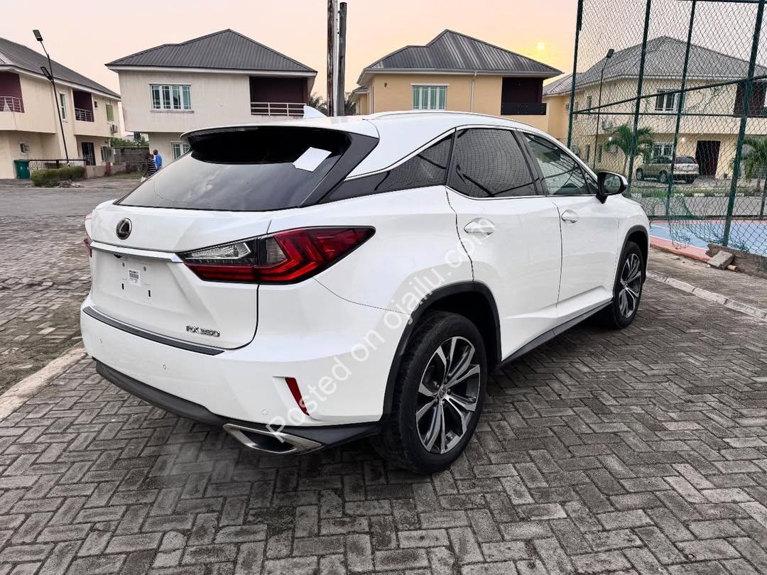 Luxury 2016 Lexus RX350: Heated & Ventilated Seats