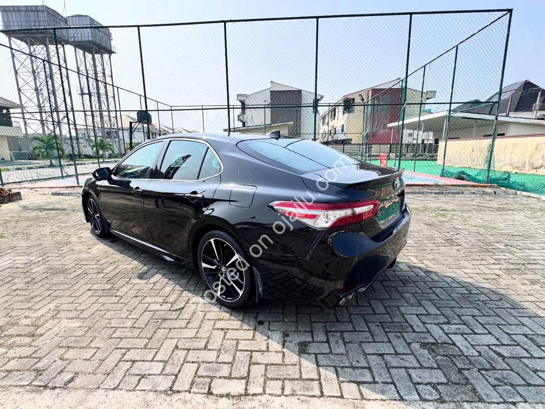 2018 Camry XSE: Luxury Tech & Panoramic Views