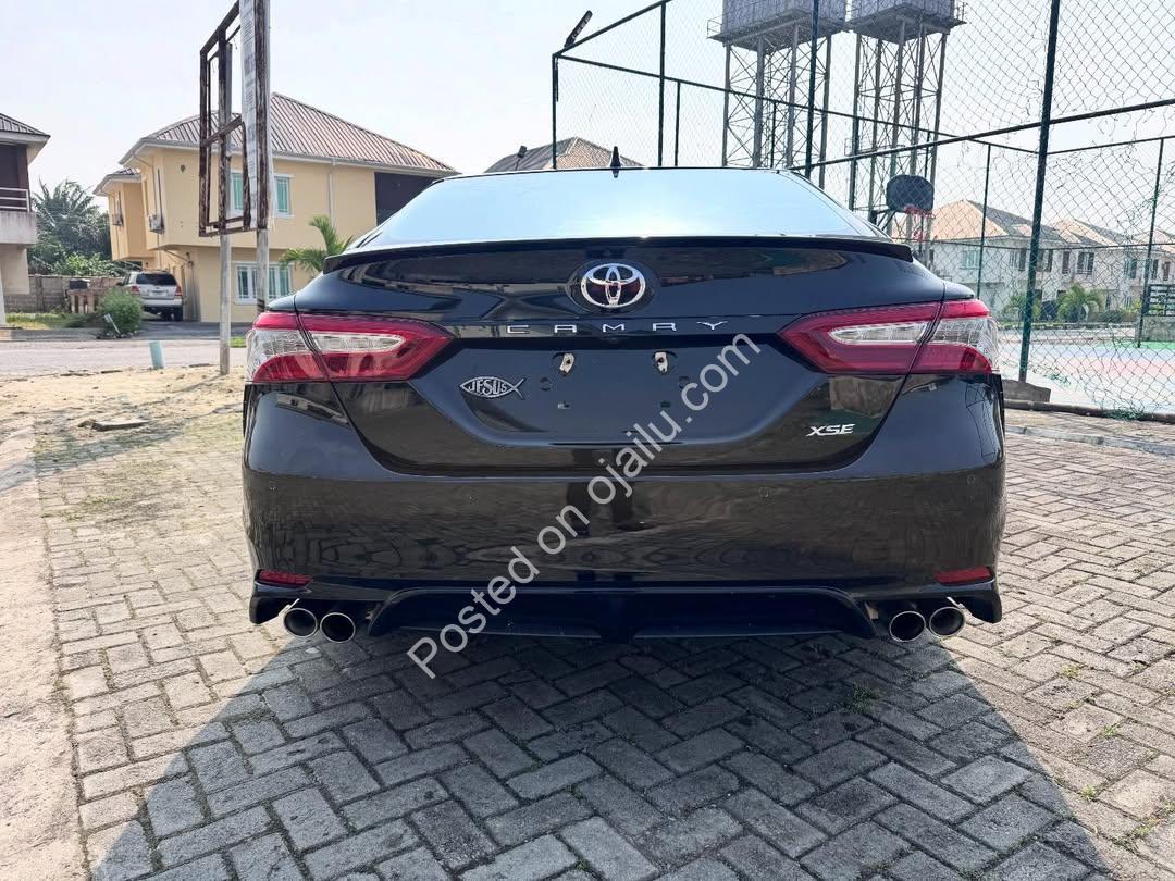 2018 Camry XSE: Luxury Tech & Panoramic Views