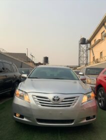 2009 Toyota Camry: Reliable & Affordable Luxury
