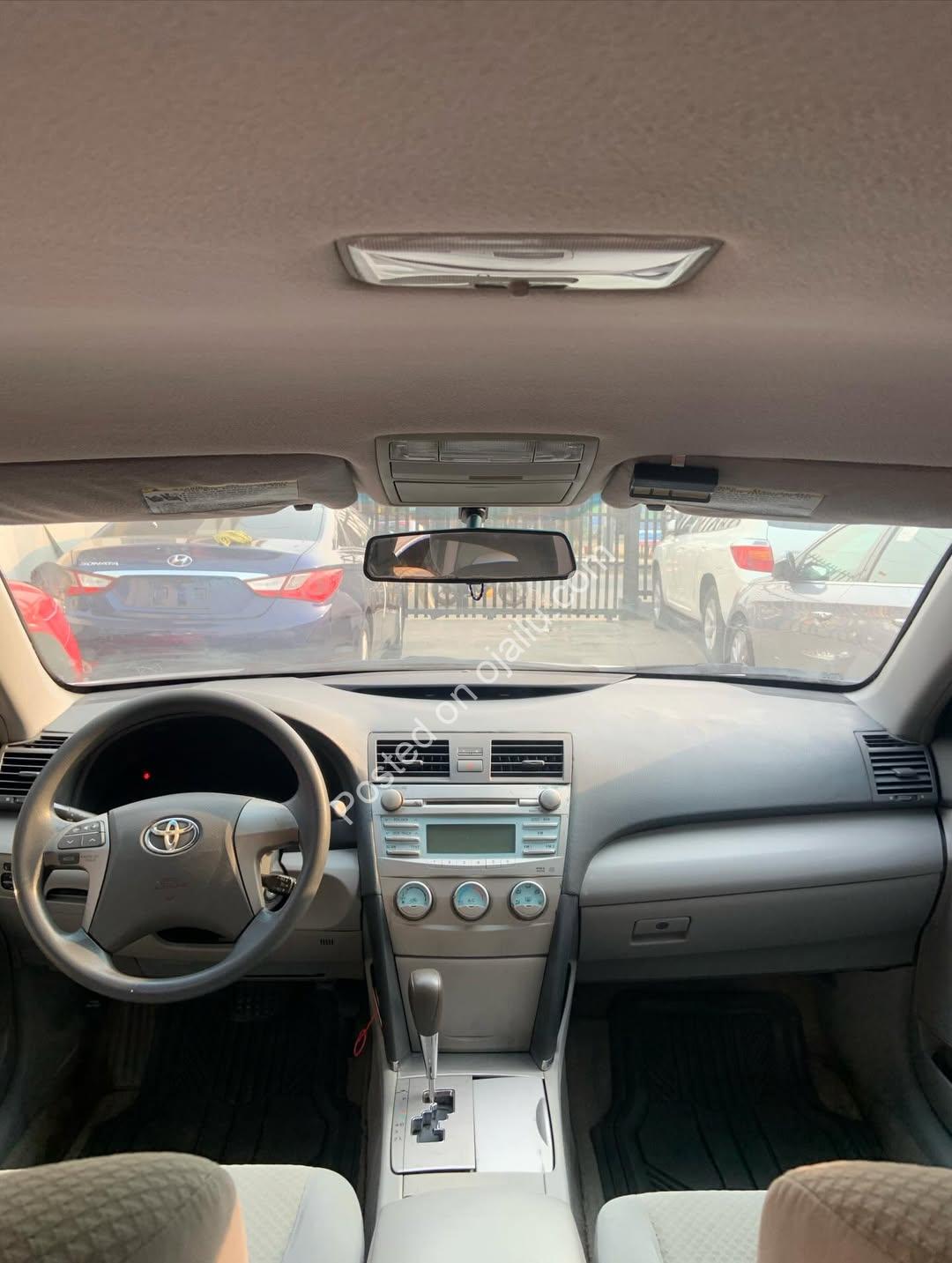 2009 Toyota Camry: Reliable & Affordable Luxury