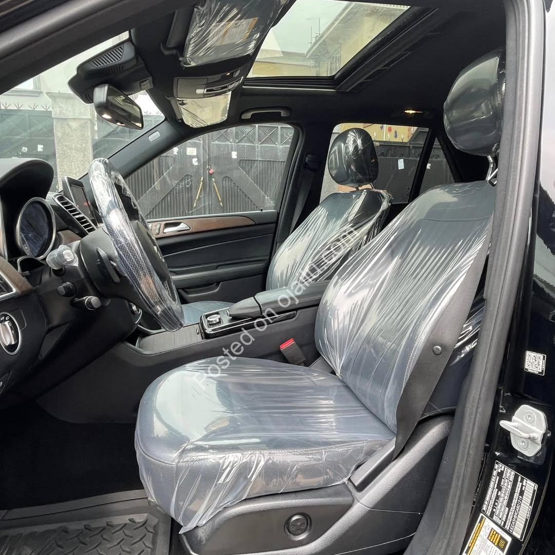 Luxury 4MATIC SUV: Full Option, Priced to Sell