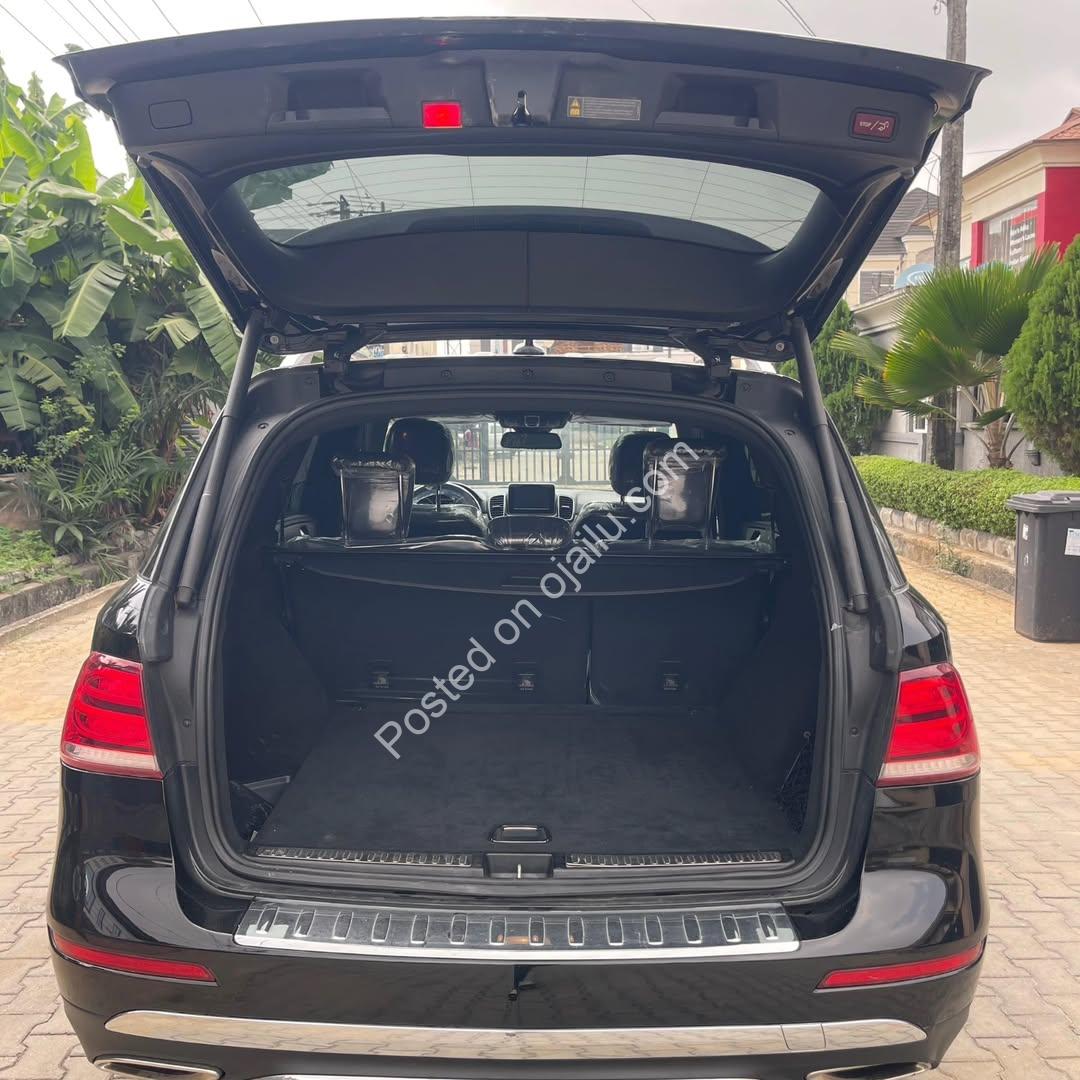 Luxury 4MATIC SUV: Full Option, Priced to Sell