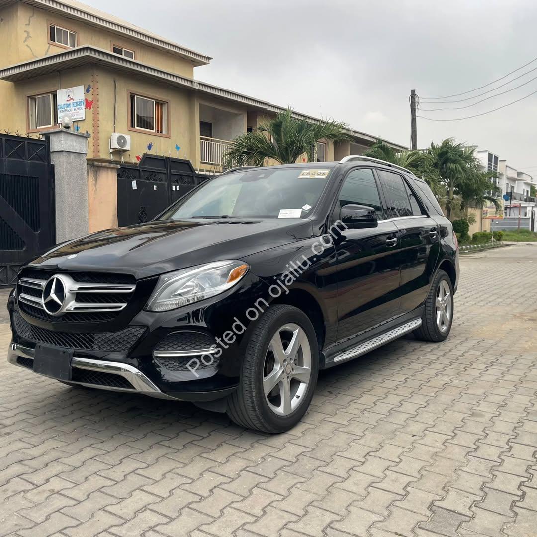 Luxury 4MATIC SUV: Full Option, Priced to Sell