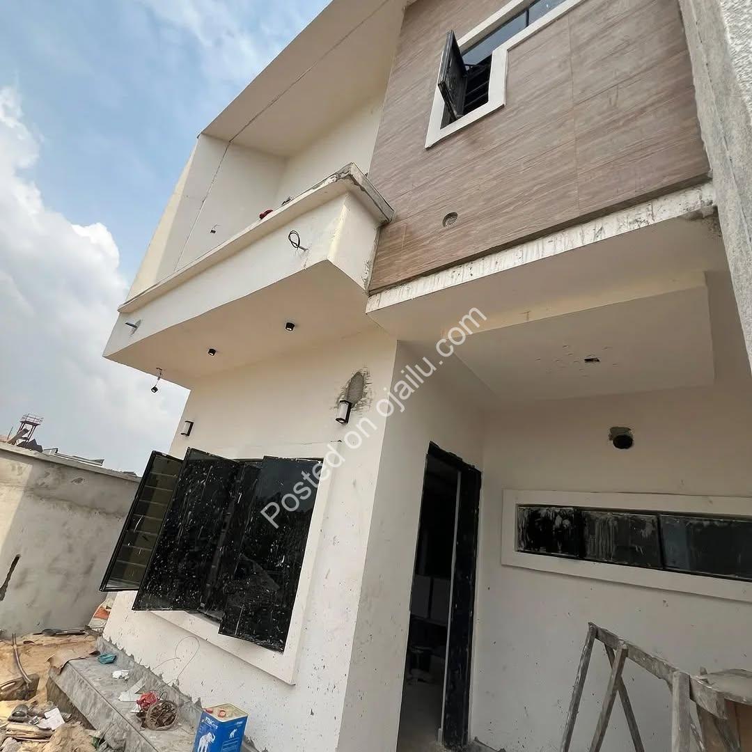 Exclusive 3-Bed Duplex with BQ in Serene Shell Estate