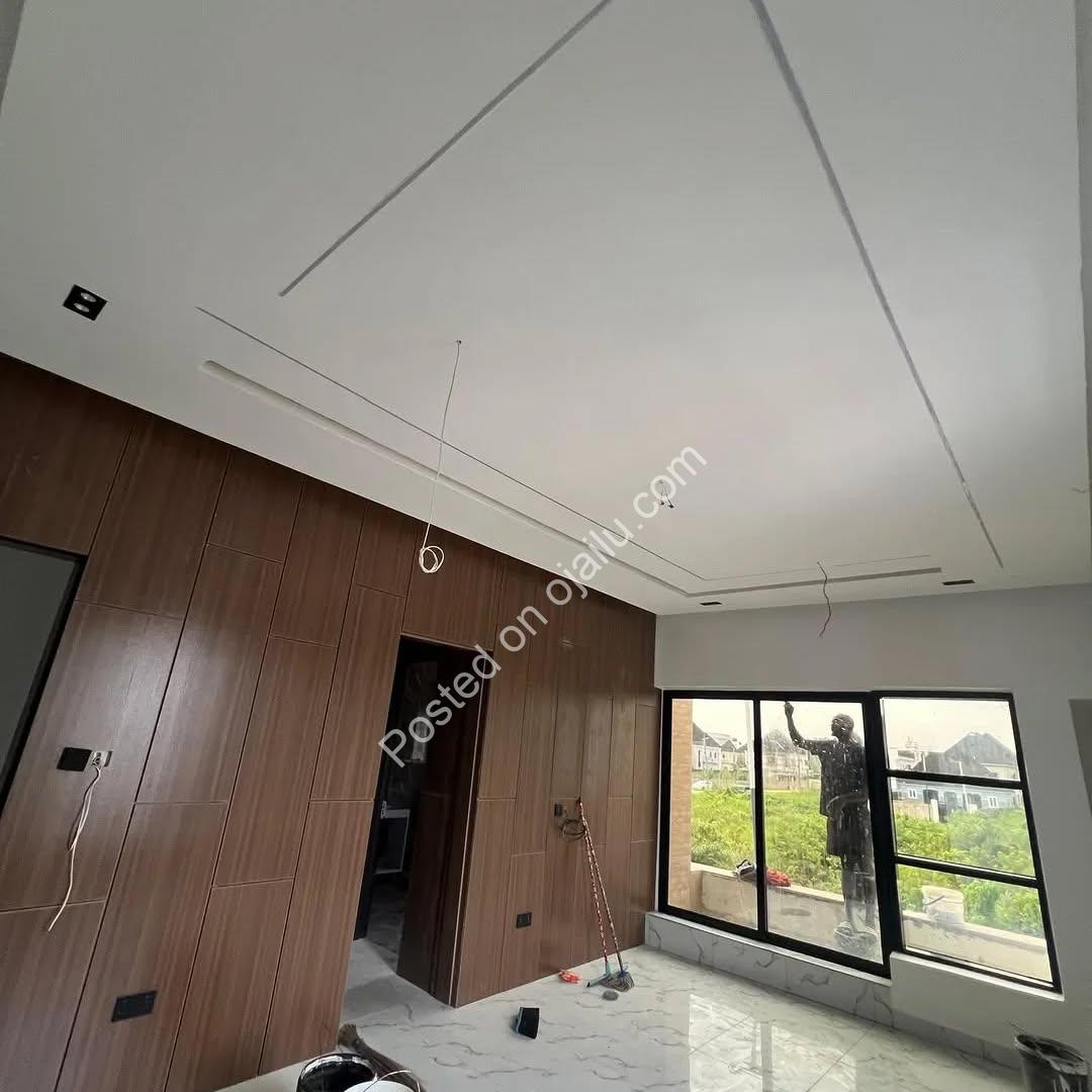 Exclusive 3-Bed Duplex with BQ in Serene Shell Estate