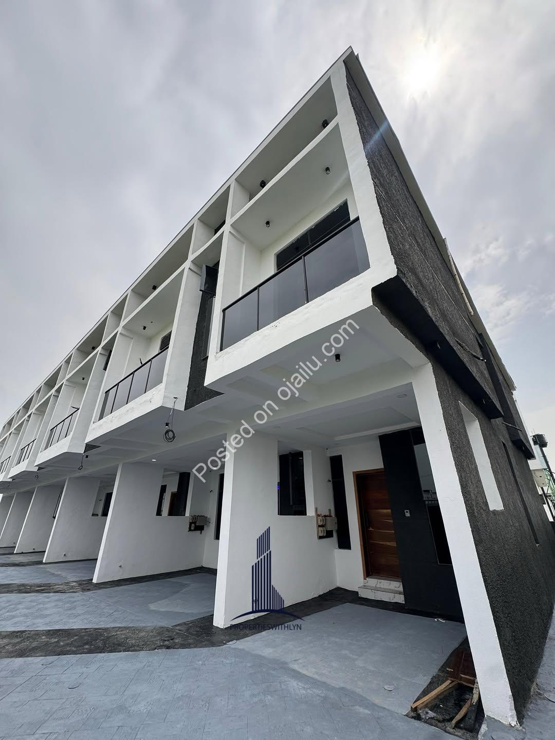 Stunning 3-Bed Duplex with Solar Power & Spacious Quarters in Sangotedo