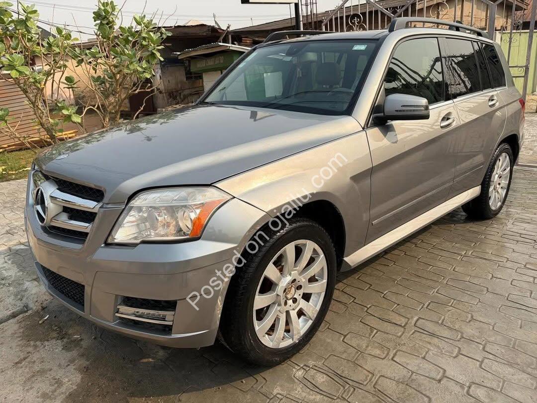 2010 Mercedes GLK350: Pristine & Panoramic