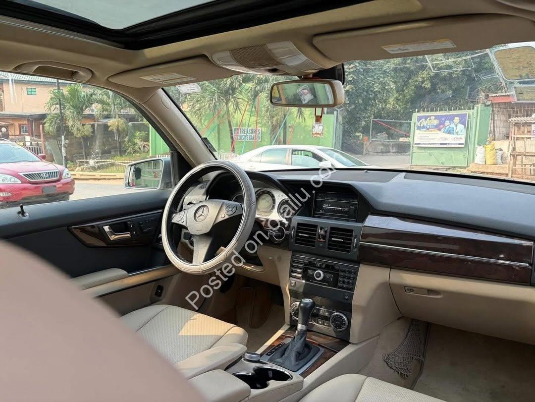 2010 Mercedes GLK350: Pristine & Panoramic
