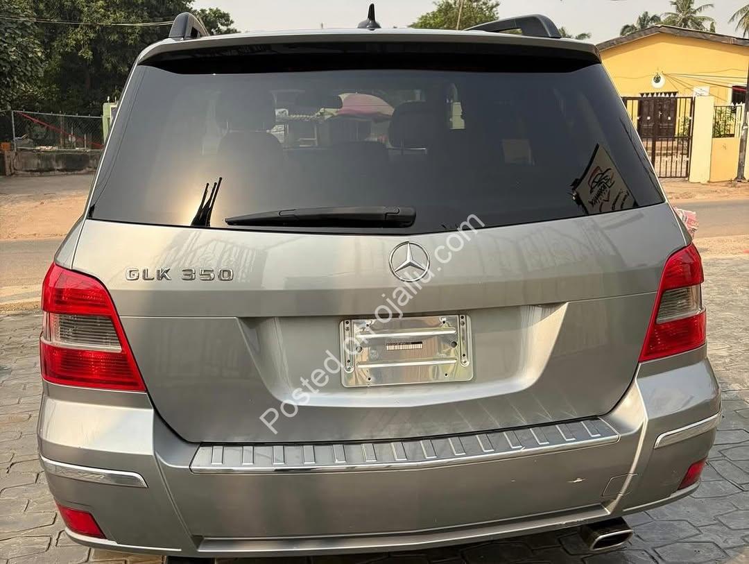 2010 Mercedes GLK350: Pristine & Panoramic