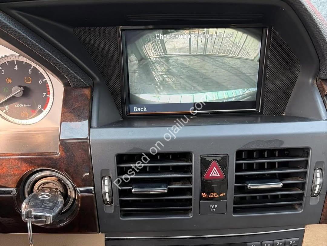 2010 Mercedes GLK350: Pristine & Panoramic