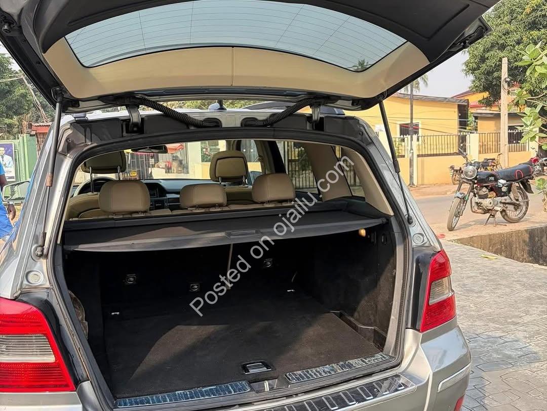 2010 Mercedes GLK350: Pristine & Panoramic