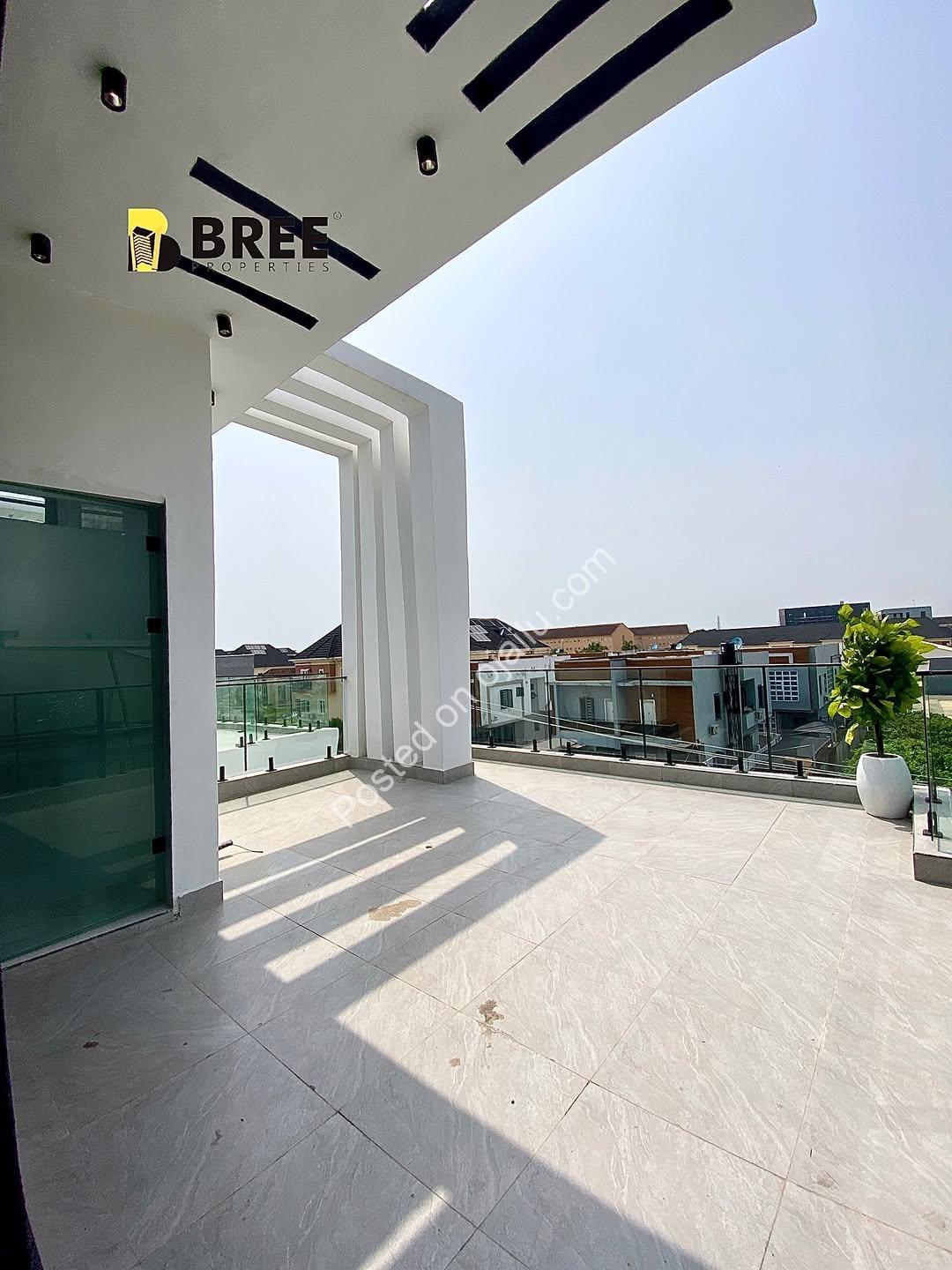 Opulent 5-Bed Haven with Pool & Gym in Prime Chevron Estate