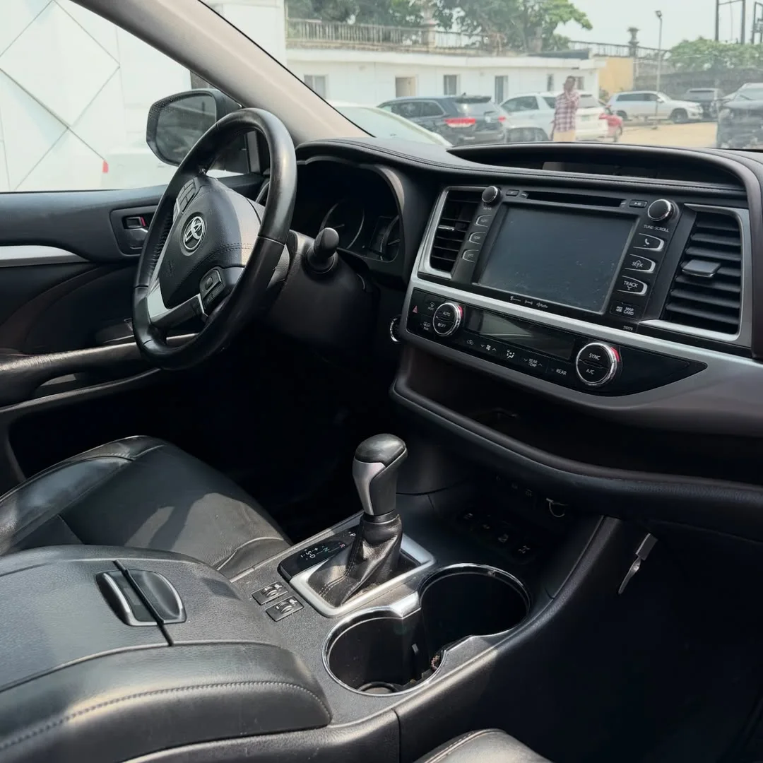 Luxury SUV Deal: 2018 Highlander AWD