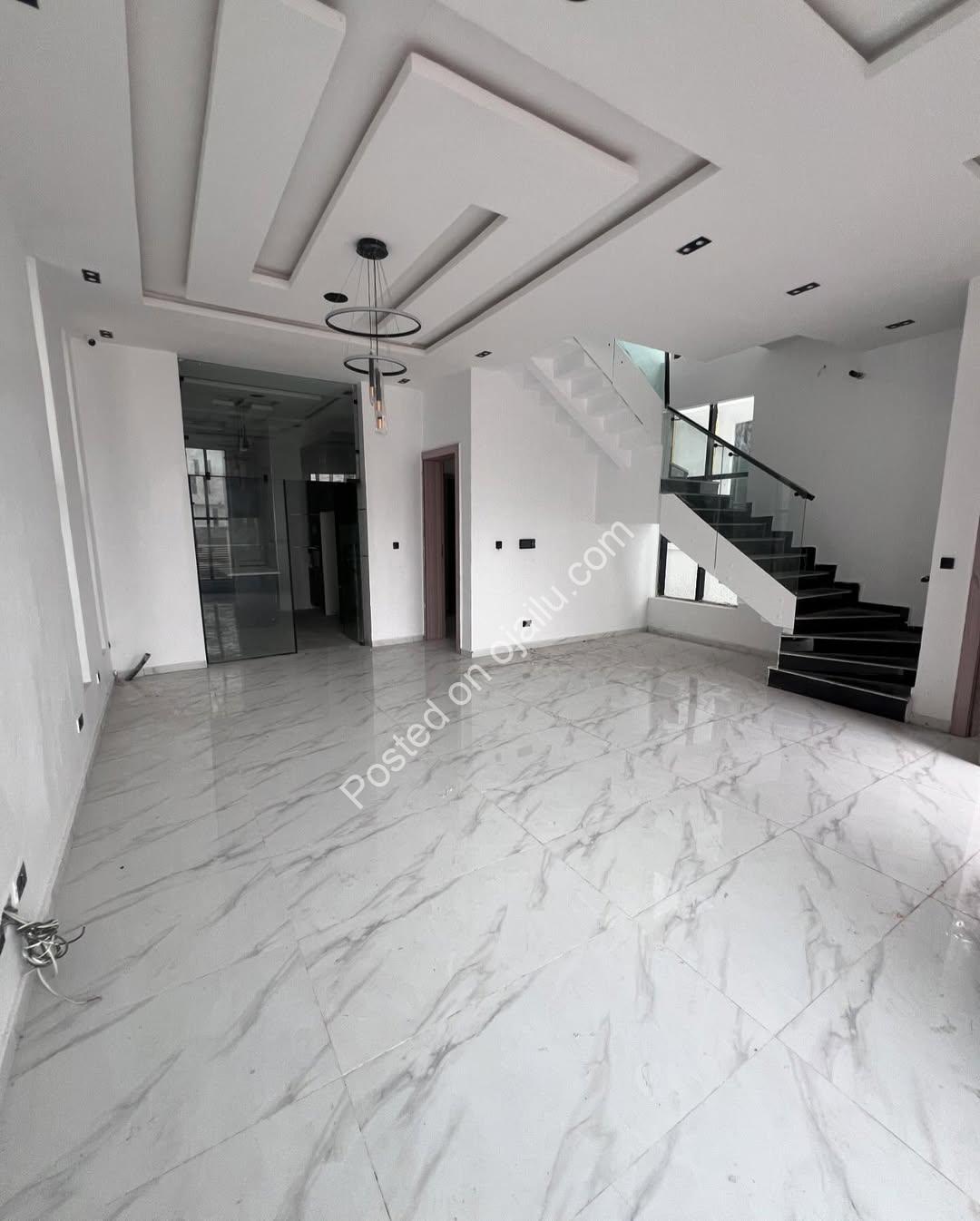 Chevron’s Finest: 4-Bedroom En-Suite Haven