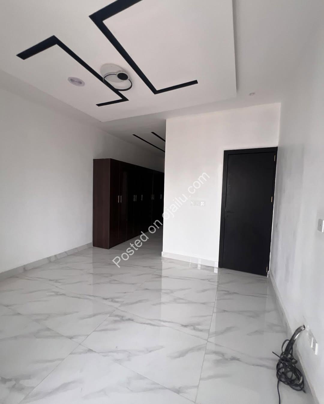 Chevron’s Finest: 4-Bed En-Suite Haven