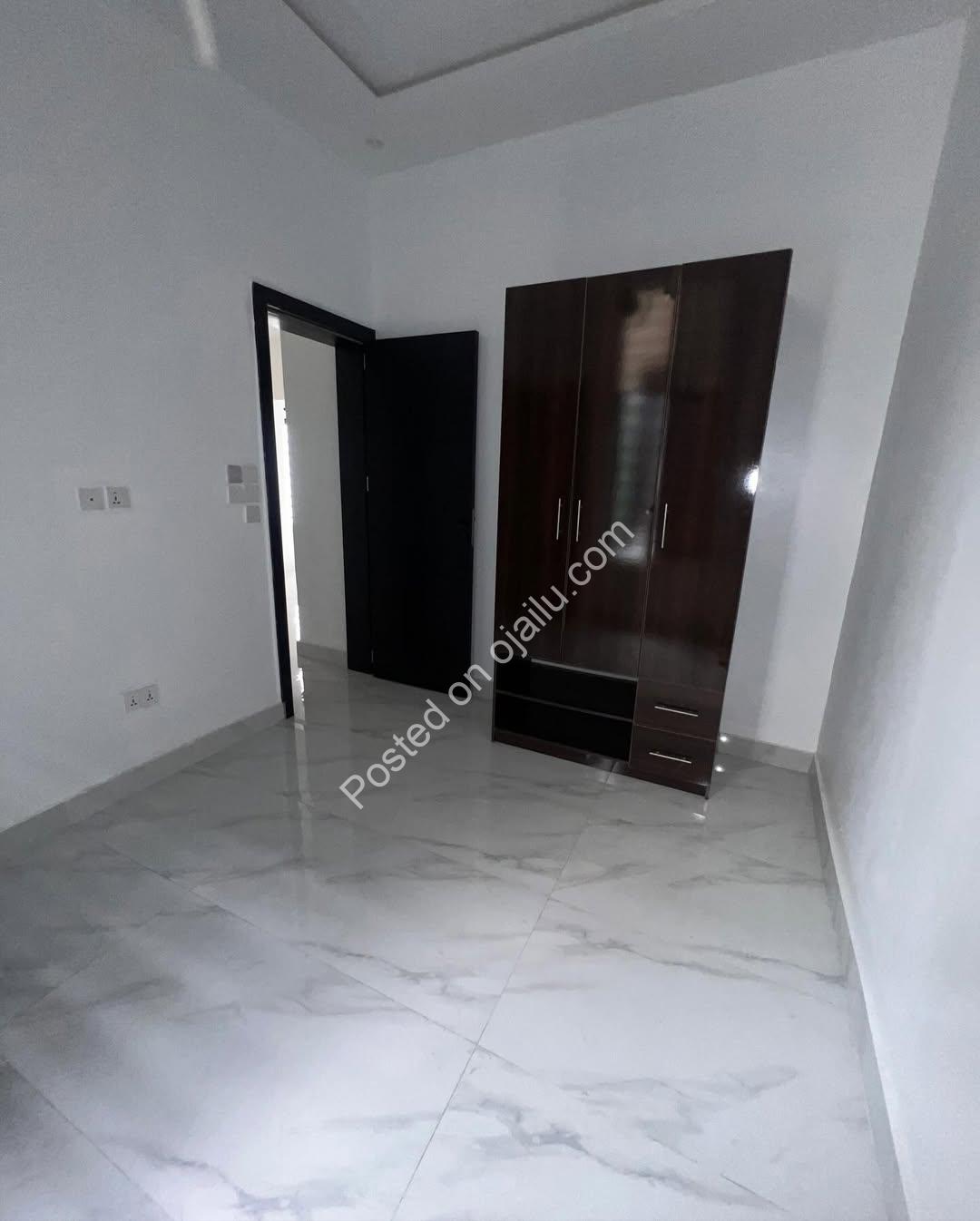 Chevron’s Finest: 4-Bed En-Suite Haven