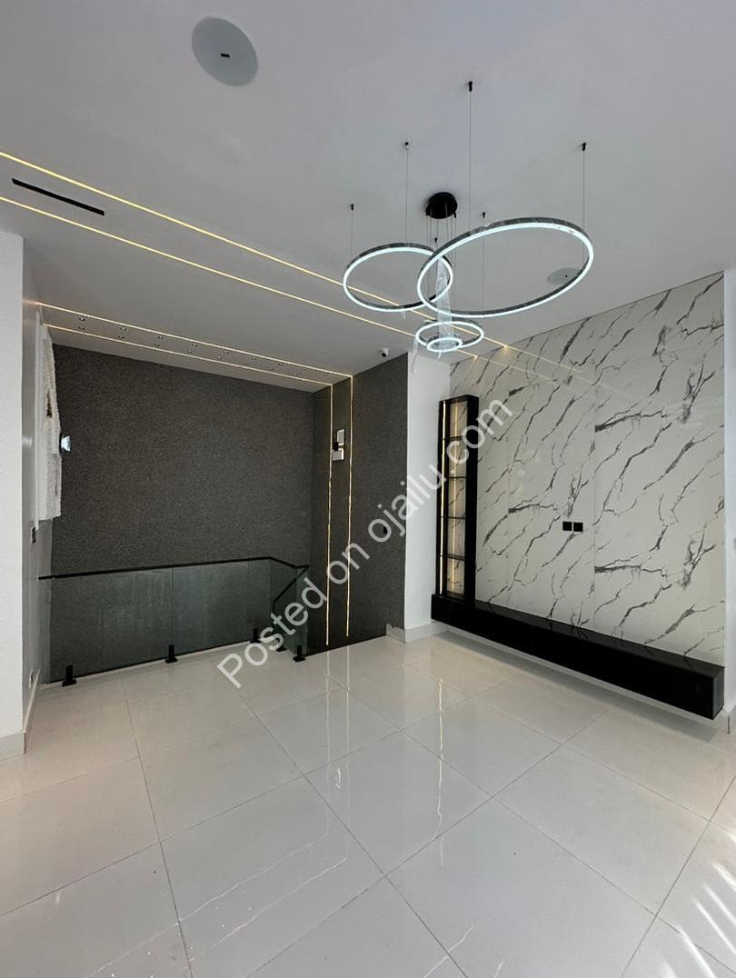Stunning 5-Bed Dulex with Pool in Prime Lekki