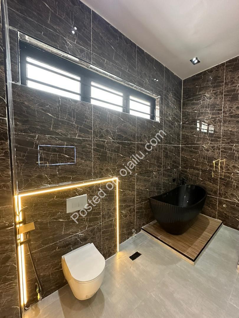 Stunning 5-Bed Dulex with Pool in Prime Lekki