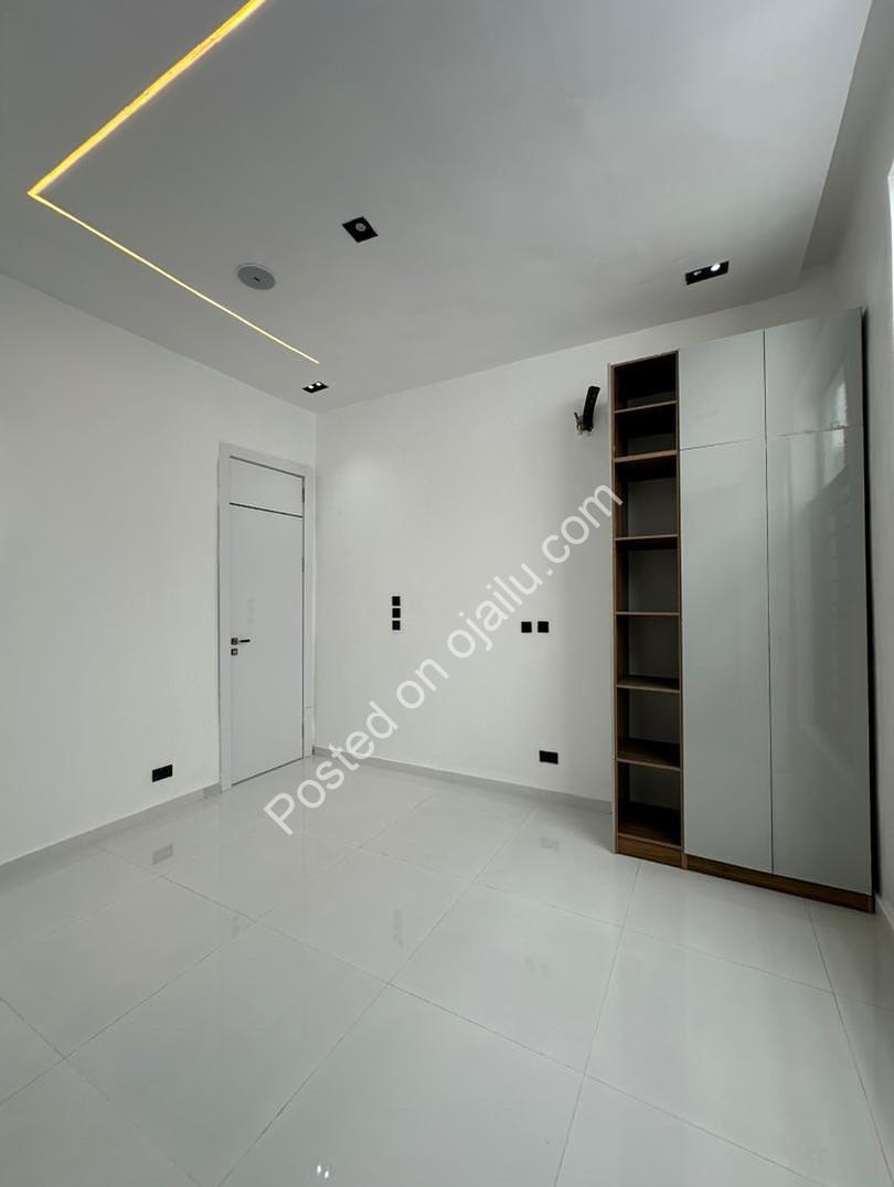 Stunning 5-Bed Dulex with Pool in Prime Lekki