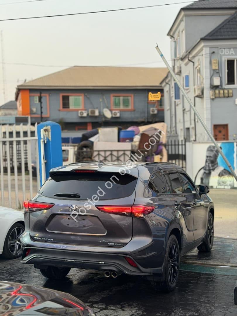 2023 Highlander XSE: Mint, Duty-Paid, 10k Miles