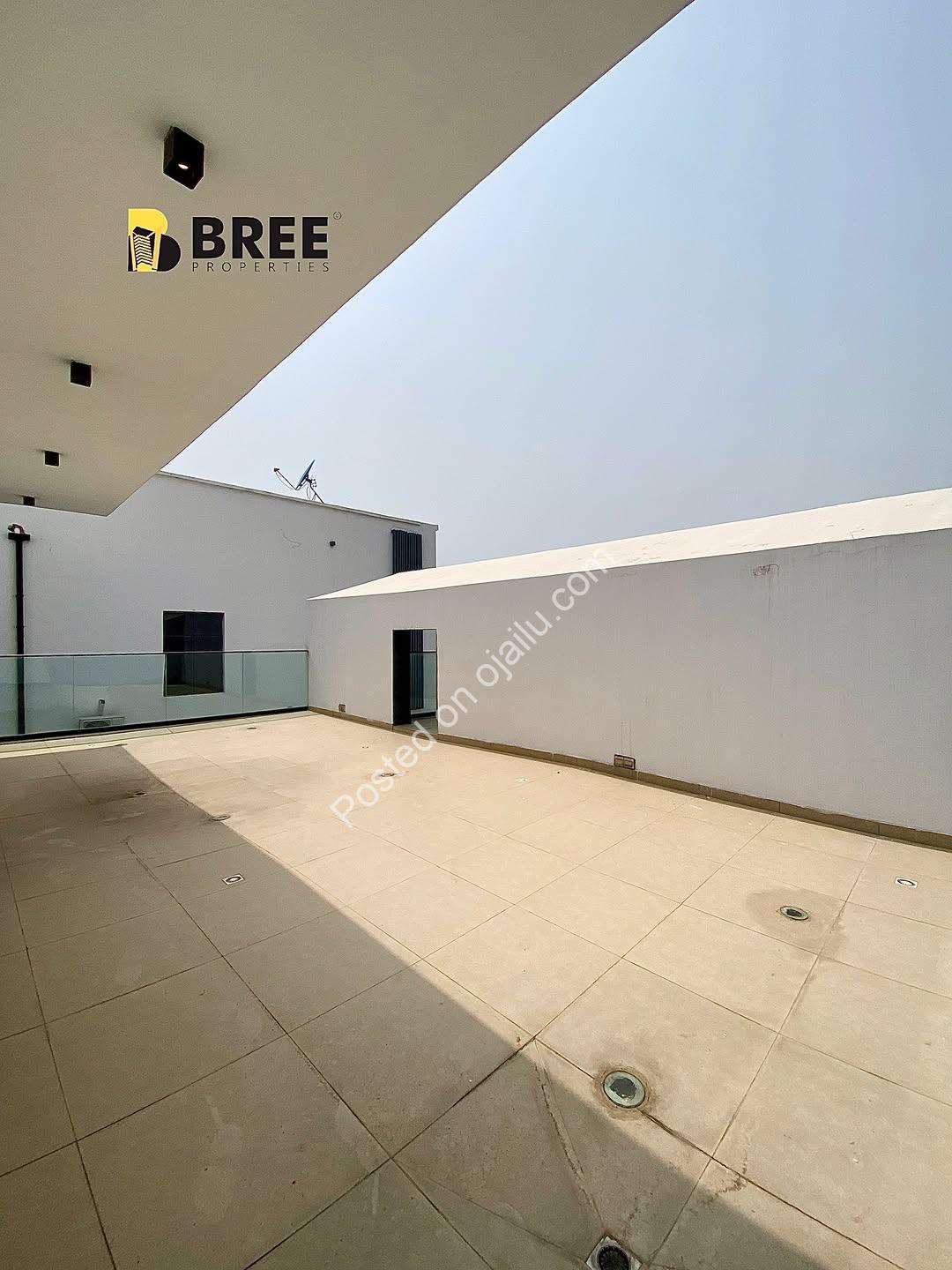 Stunning 5-Bed Poolside Estate with Cinema & BQ