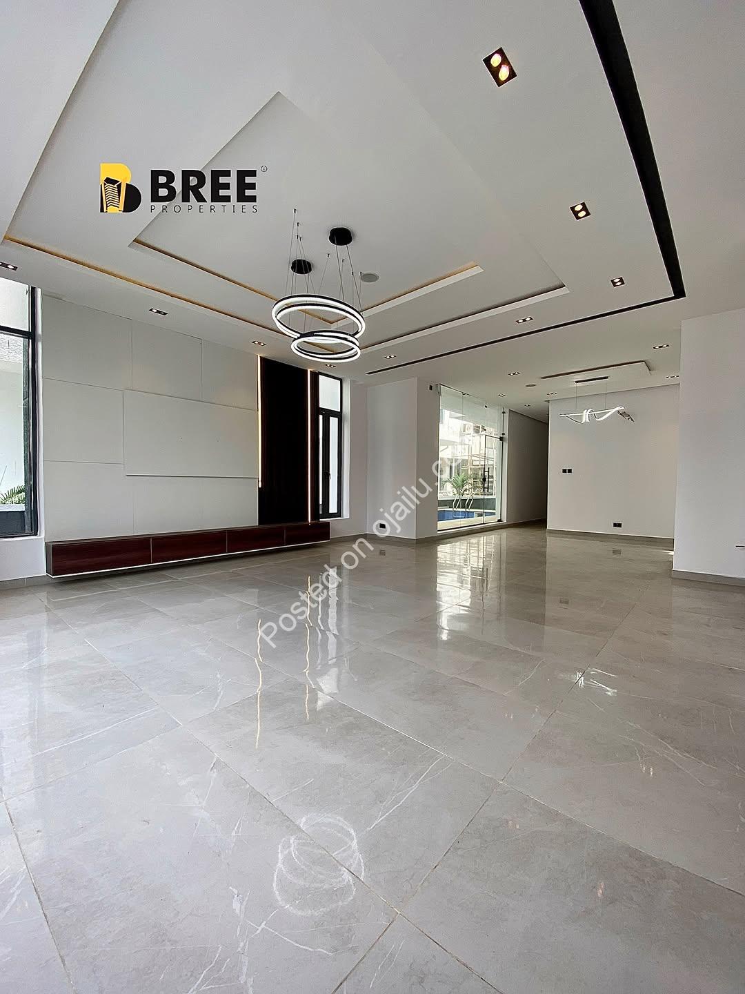 Stunning 5-Bed Poolside Estate with Cinema & BQ