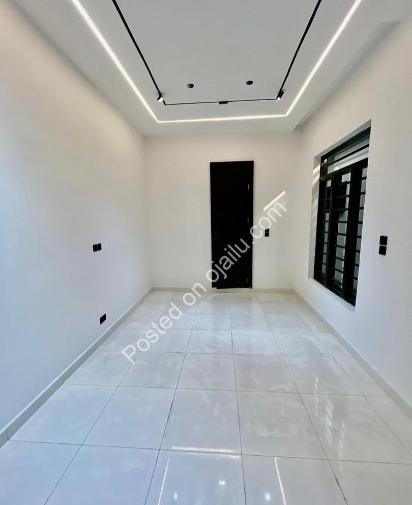 5-Bedroom Haven with Pool & Jacuzzi in Flood-Free Chevron