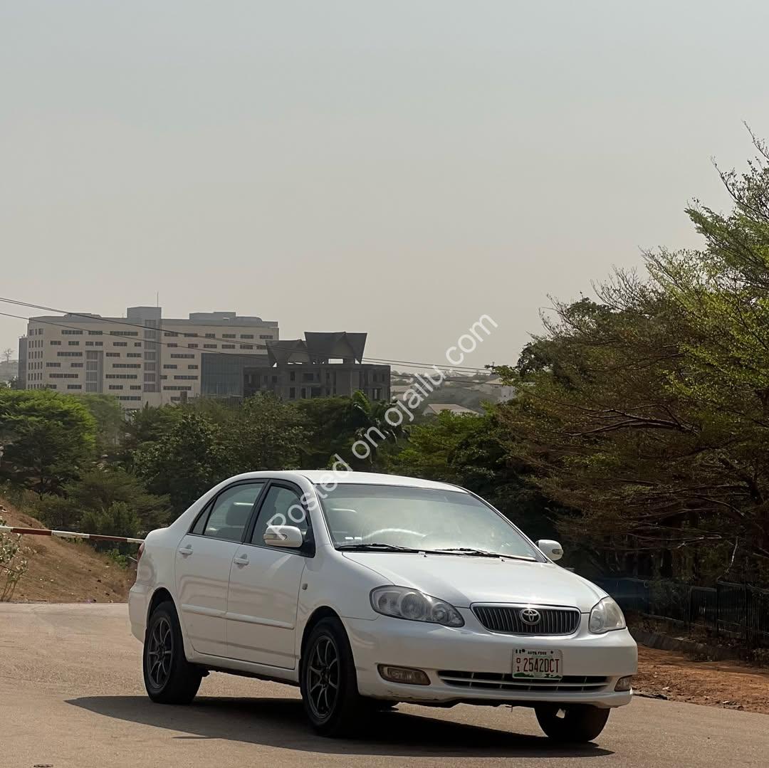 Unbeatable 2005 Corolla Altis: Clean & Ready
