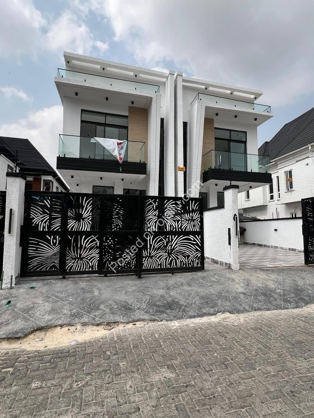 Exquisite 4-Bedroom Duplex in Prime Lekki Estate