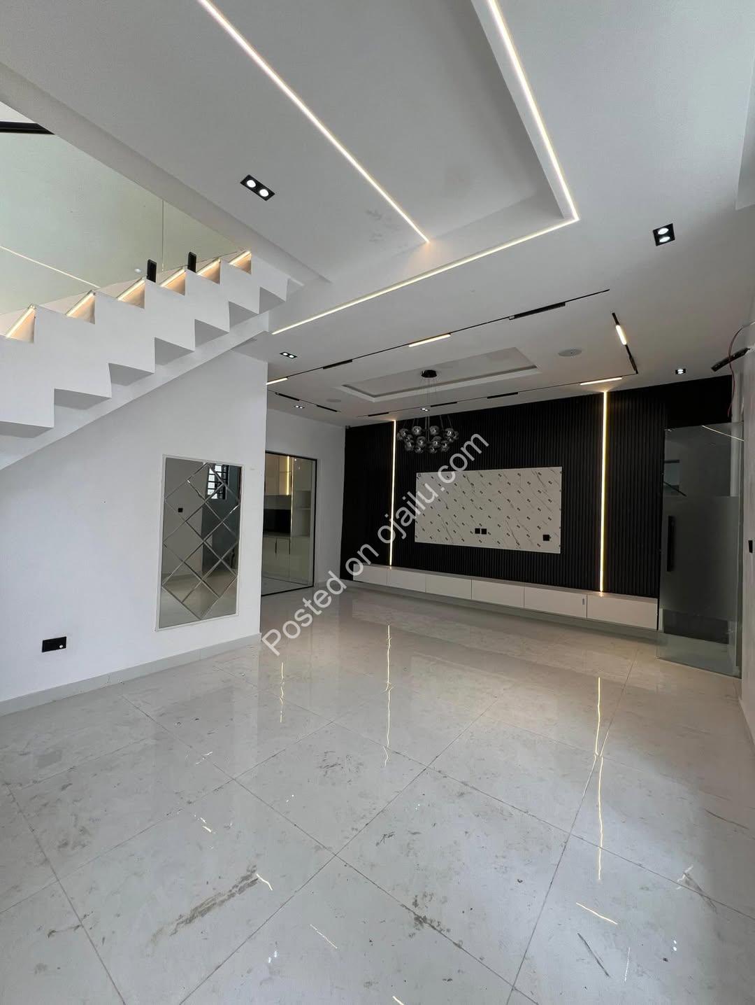 Exquisite 4-Bedroom Duplex in Prime Lekki Estate