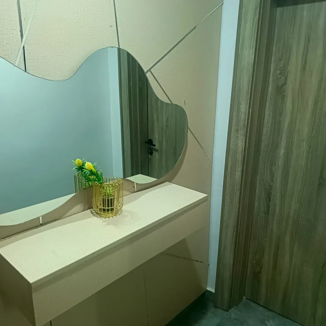 Ultra-Modern 3-Bed Gem in Mabushi: Pool, Gym & 5G Ready