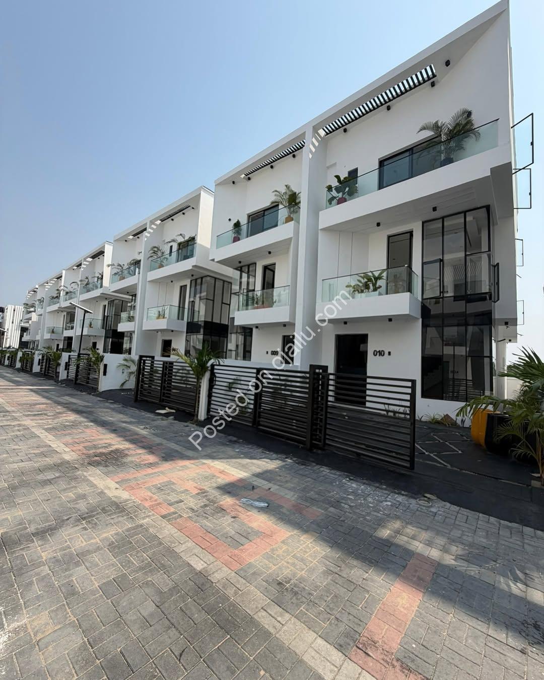 Lekki’s Finest: 4-Bedroom Duplex with Designer Finishes